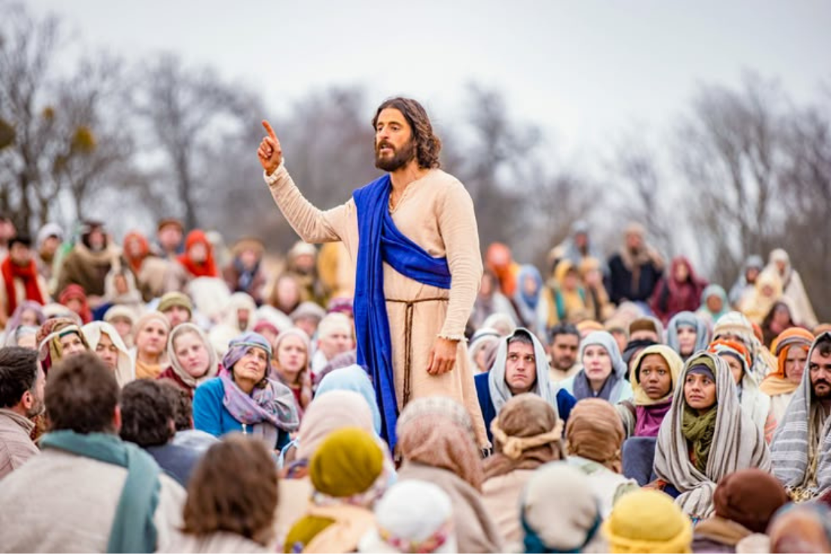 A depiction of Jesus surrounded by people.